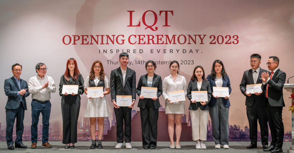 Các tân sinh viên khoá đầu tiên của chương trình Cử nhân kinh doanh LQT 