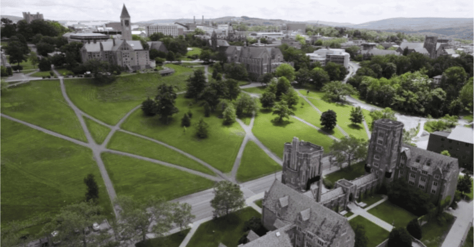 Campus-cua-Dai-hoc-Cornell-tai-Ithaca-New-York