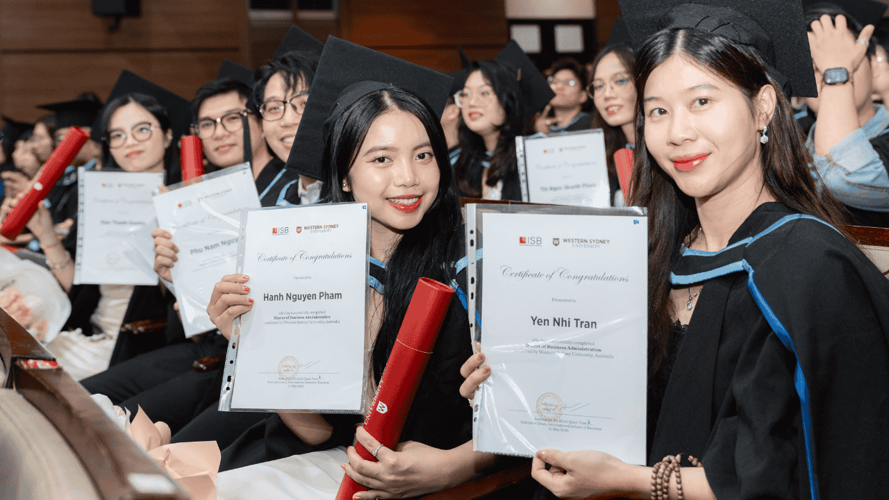 Hình ảnh rạng rỡ của các Tân thạc sĩ tại Lễ tốt nghiệp Đại học Western Sydney tháng 5/2025
