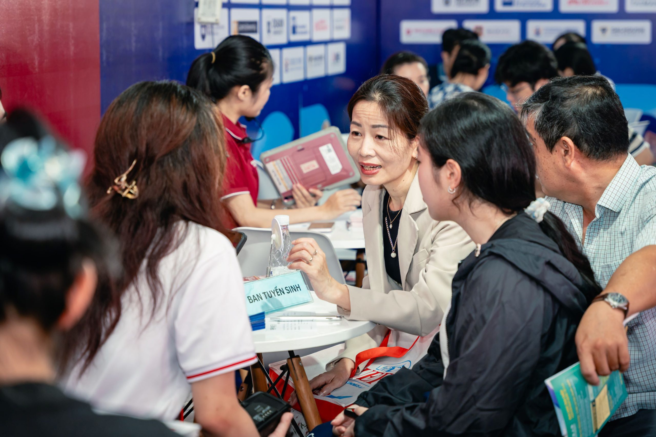 Đội ngũ giảng viên Western Sydney Việt Nam đồng hành cùng phụ huynh, học sinh trong việc lựa chọn lộ trình học phù hợp