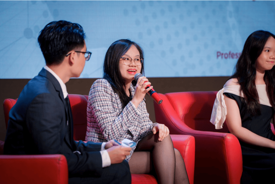 Chị Đoàn Võ Quế Chi, Customer Intelligence Trainee tại MoMo gợi ý cách duy trì mối quan hệ từ tương tác gần gũi.