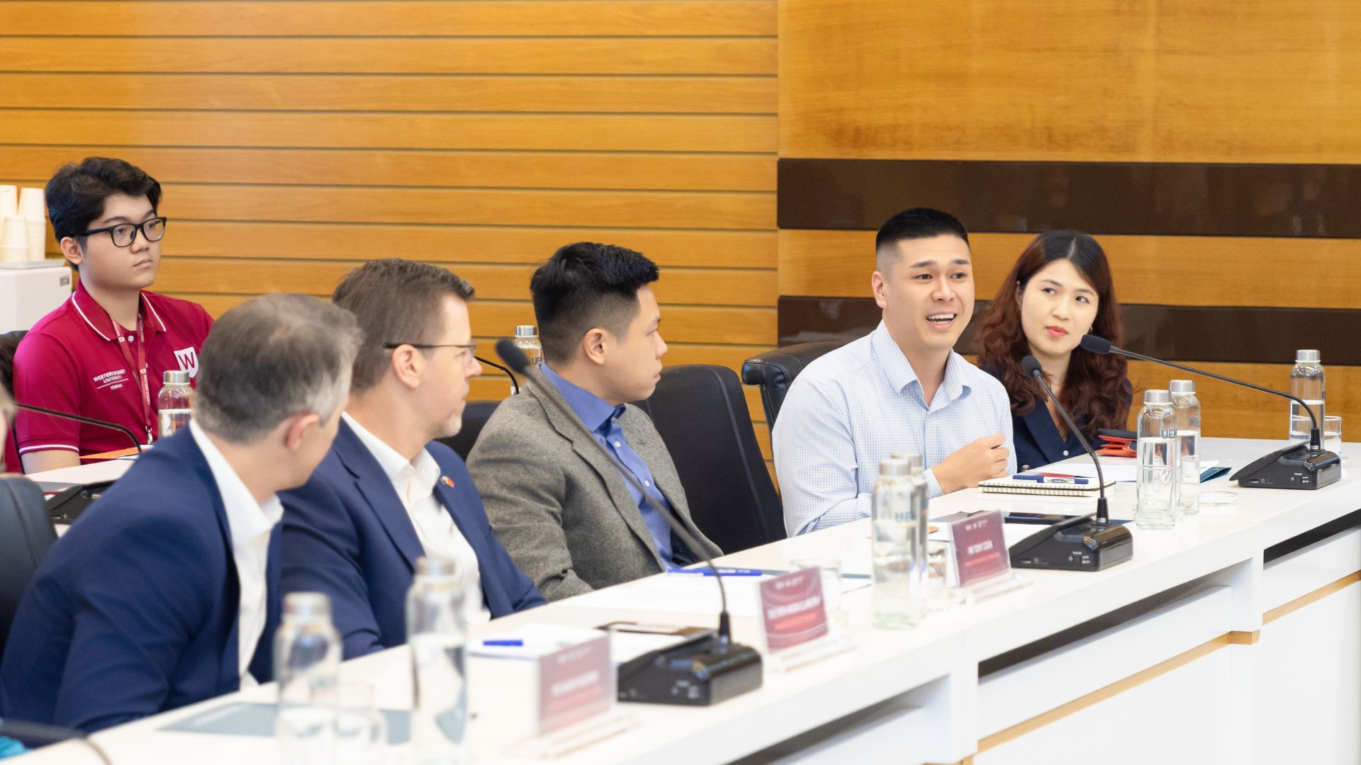 Cựu học viên chương trình Thạc sĩ Kinh doanh Western Sydney trò chuyện cùng Bộ trưởng Bộ Giáo dục Úc 