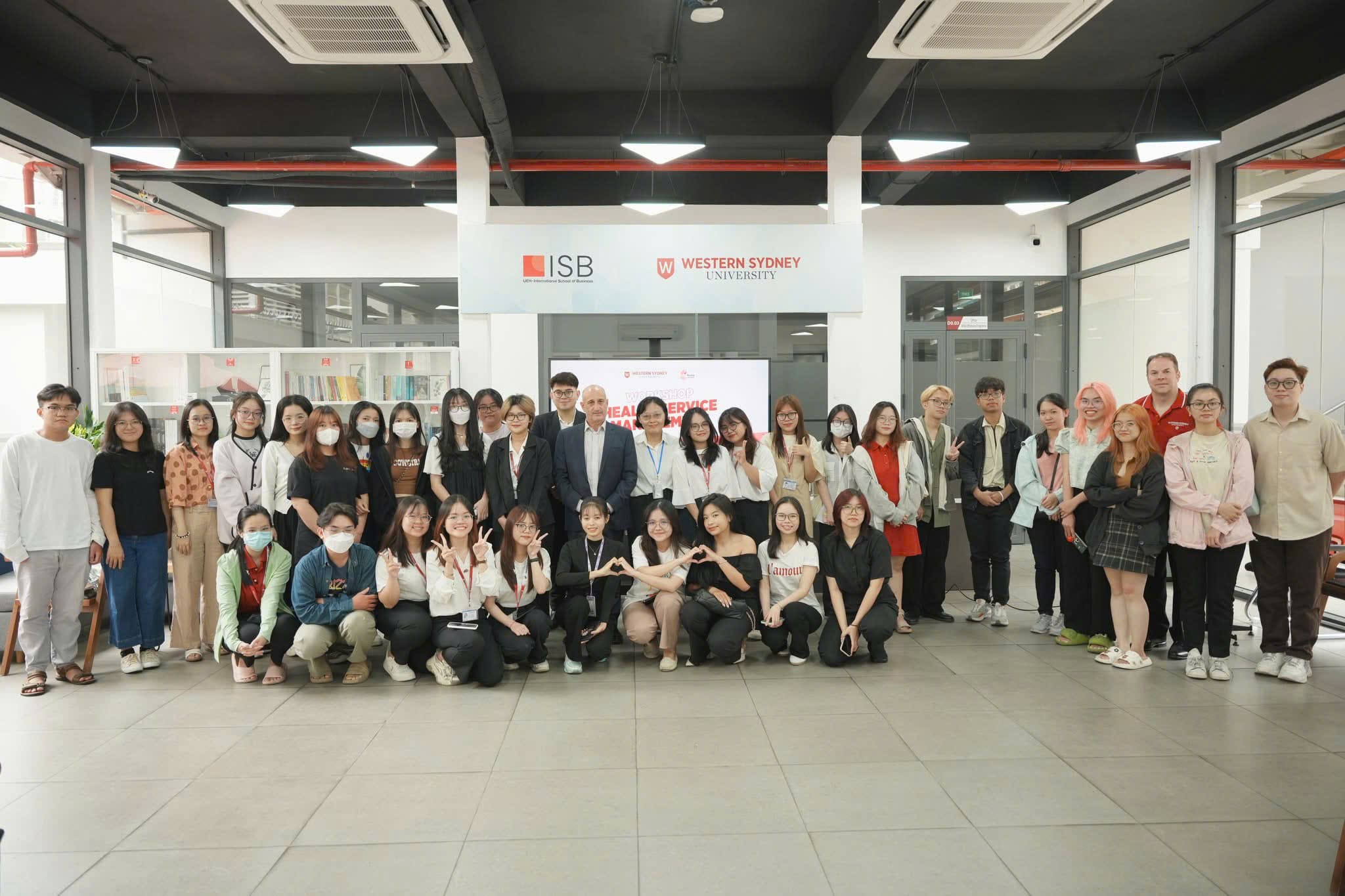 La Tú Trân trong một hoạt động thuộc dự án Mental Health tại Western Sydney Việt Nam.