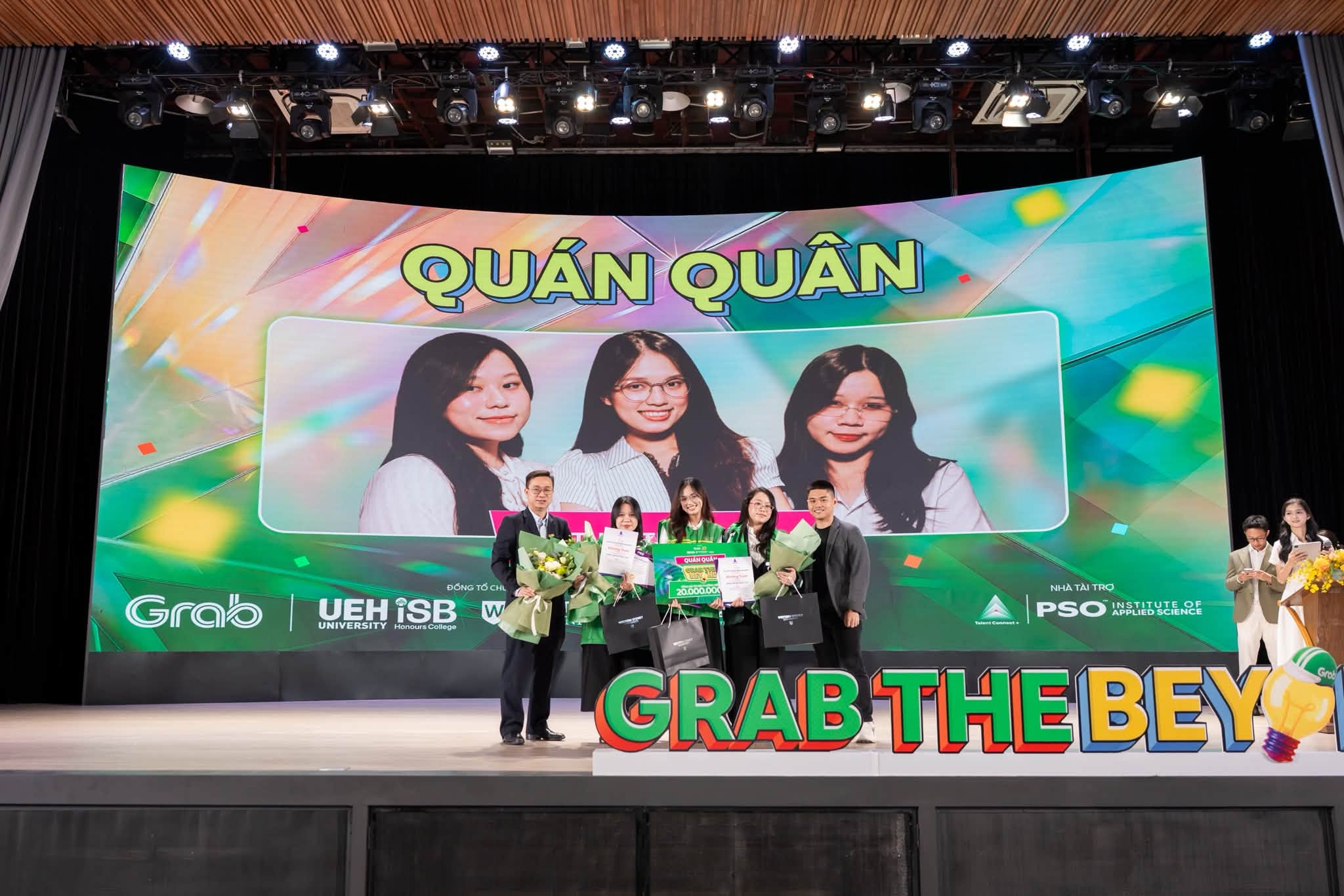 Đội Tuổi Trẻ Tày Cao nhận giải Quán quân Grab The Beyond 2026